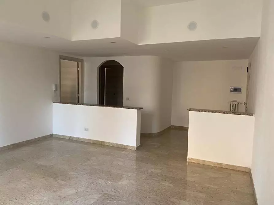 Immagine 1 di Appartamento in vendita  a Saronno