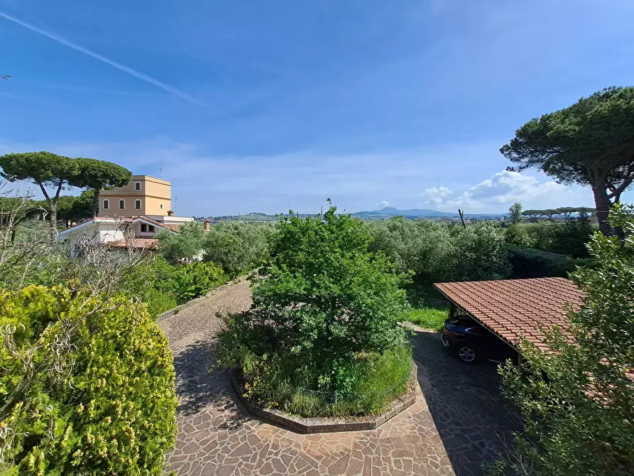 Immagine 1 di Villa in vendita  in via dei gigli a Albano Laziale