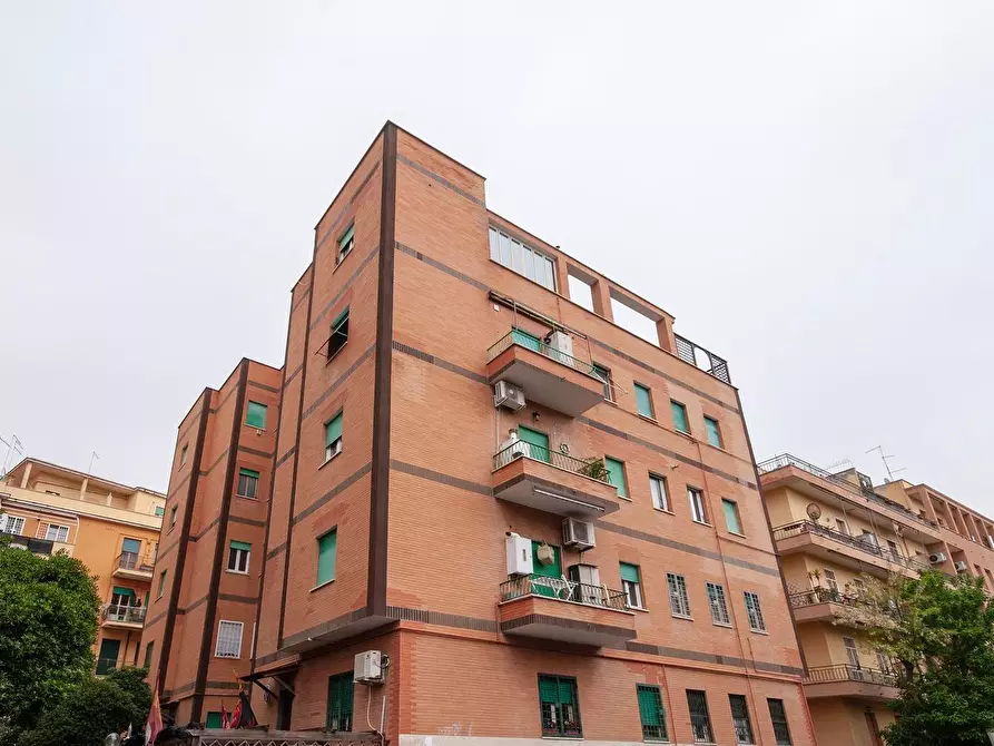 Immagine 1 di Appartamento in vendita  in Viale Del Lido a Roma
