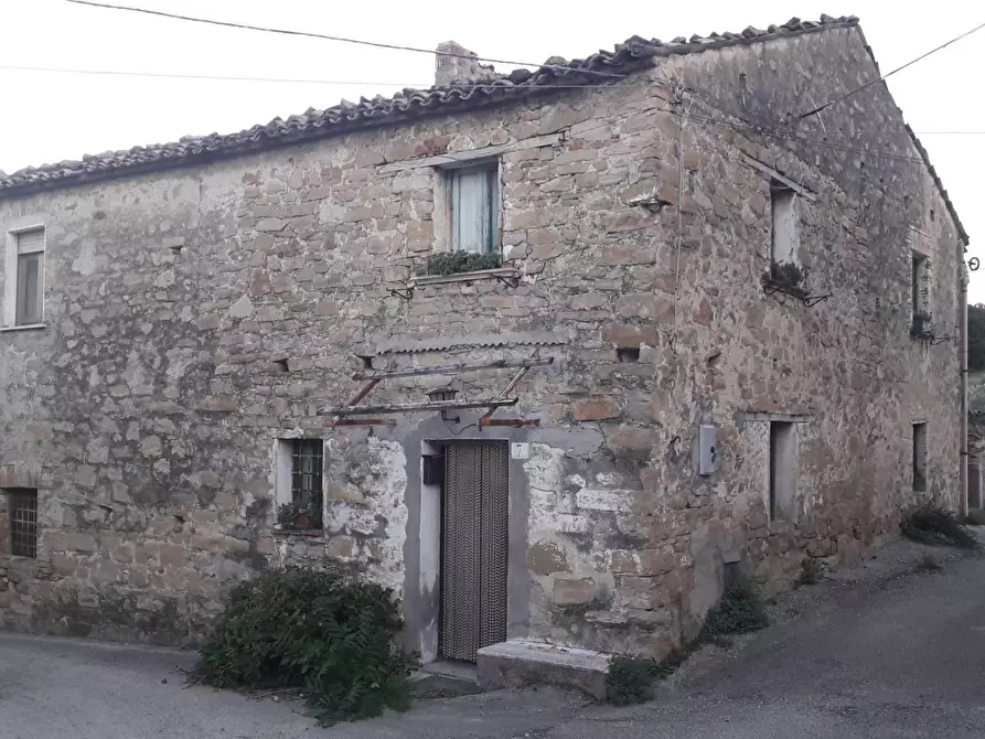 Immagine 1 di Casa indipendente in vendita  in Via Fraticelli a Abbateggio
