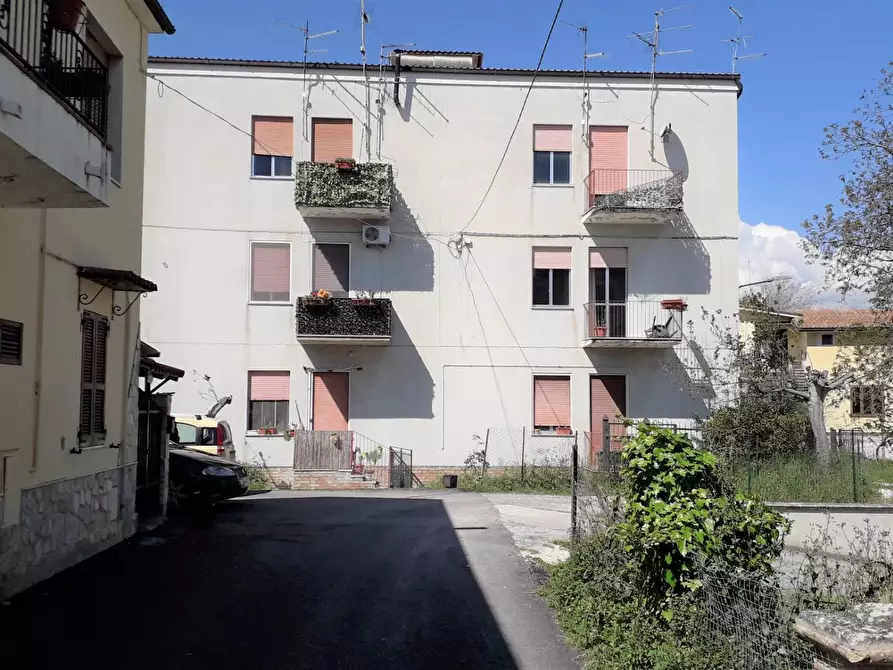 Immagine 1 di Appartamento in vendita  in Piazza Giacomo Matteotti a Scafa