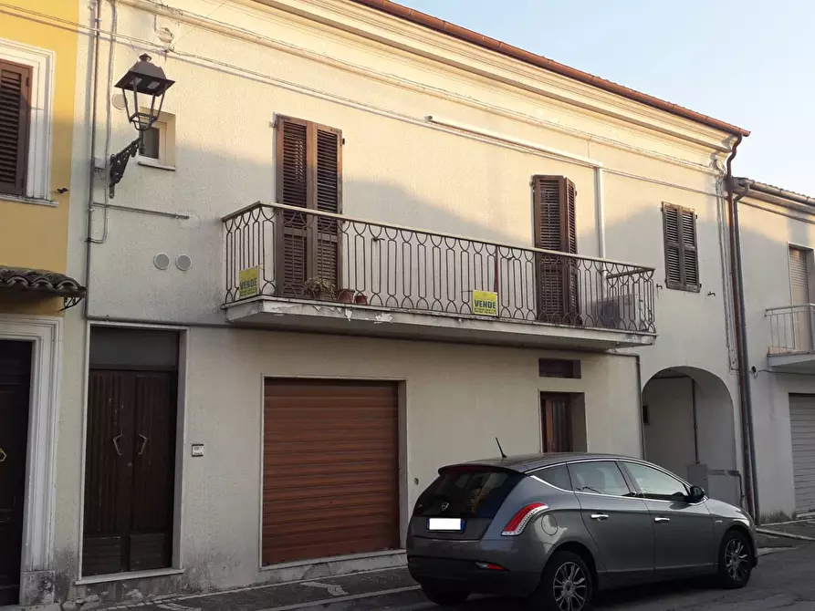 Immagine 1 di Casa indipendente in vendita  in Via Vittorio Emanuele III° a Abbateggio
