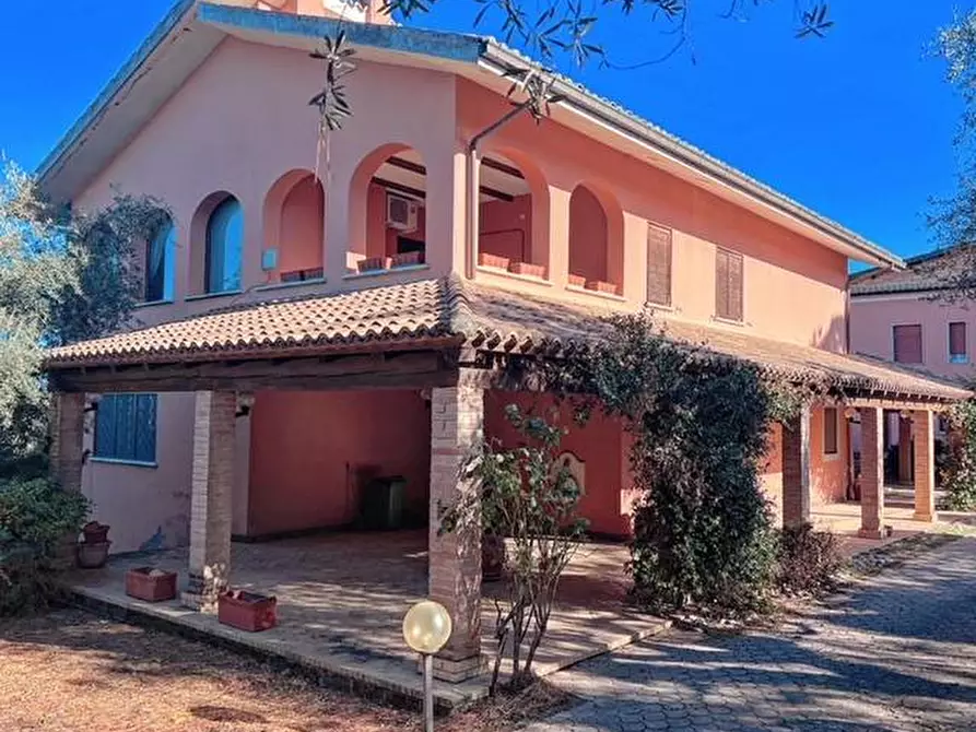 Immagine 1 di Villa in vendita  in CONTRADA SALVAIELLA a Brittoli