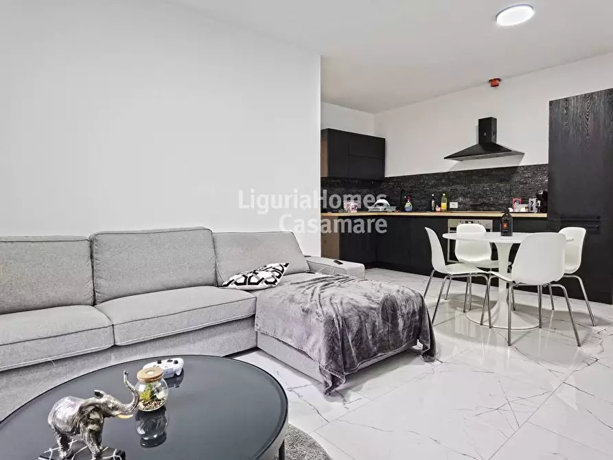 Immagine 1 di Appartamento in vendita  in Via Regina Margherita a Bordighera