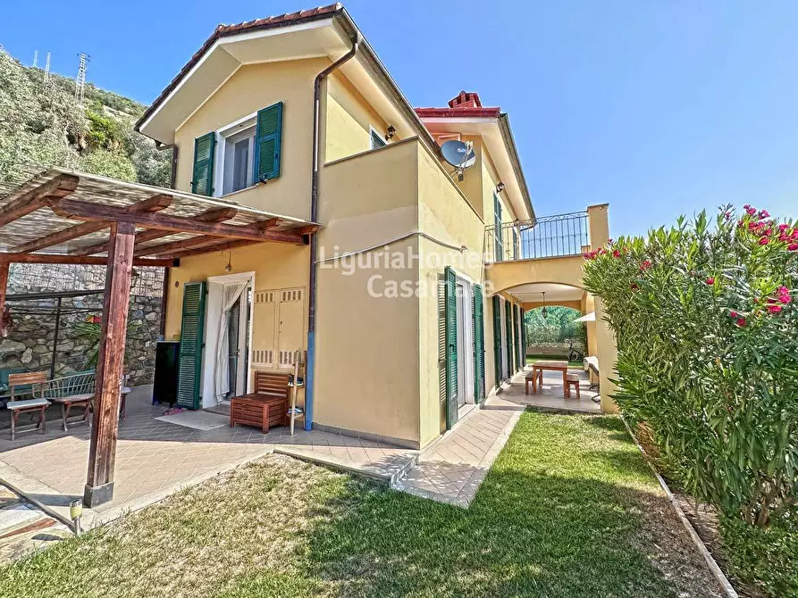 Immagine 1 di Villa in vendita  in Via Della Repubblica a Bordighera