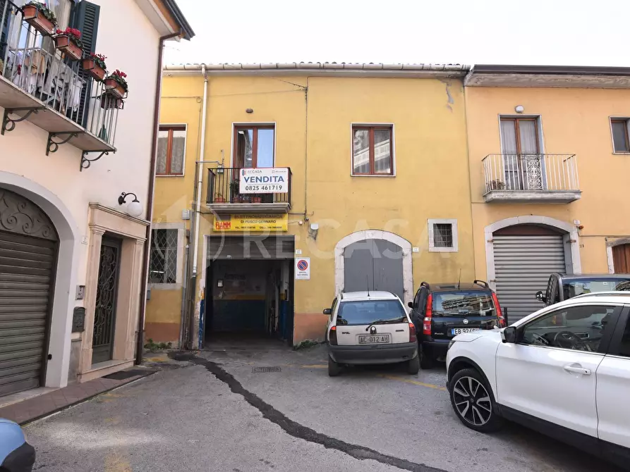 Immagine 1 di Posto auto in vendita  in via Melfi a Atripalda
