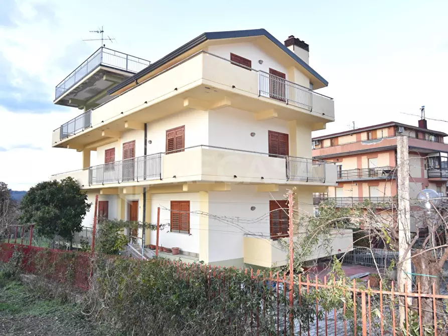 Immagine 1 di Villa in vendita  in VIA G. del Mauro a Greci