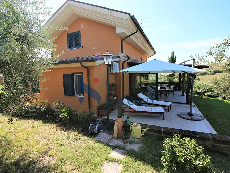 Immagine 1 di Villa in vendita  in Contrada Rio Moro a Ancarano