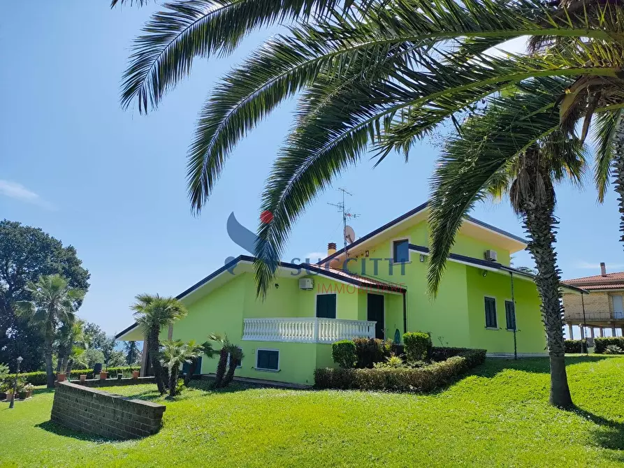 Immagine 1 di Villa in vendita  in via del Semaforo a Martinsicuro