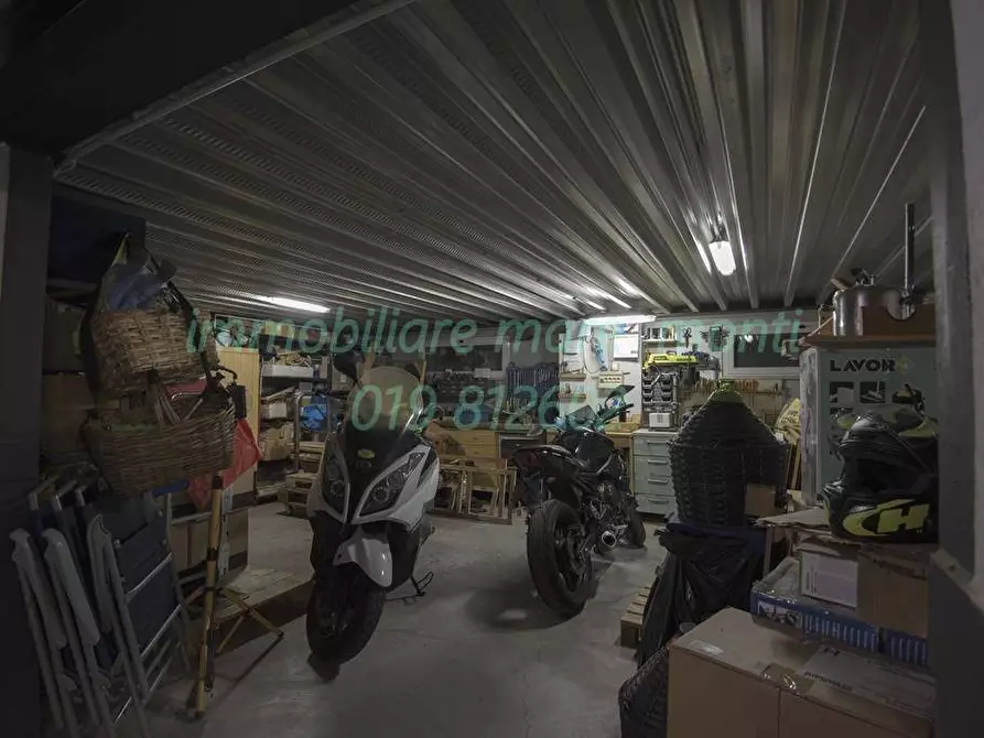 Immagine 1 di Locale commerciale in vendita  in via schiantapetto a Savona