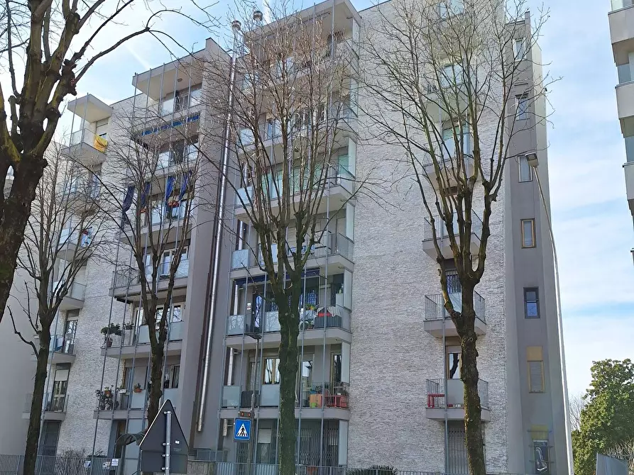 Immagine 1 di Appartamento in vendita  in viale Virgilio a Busto Arsizio