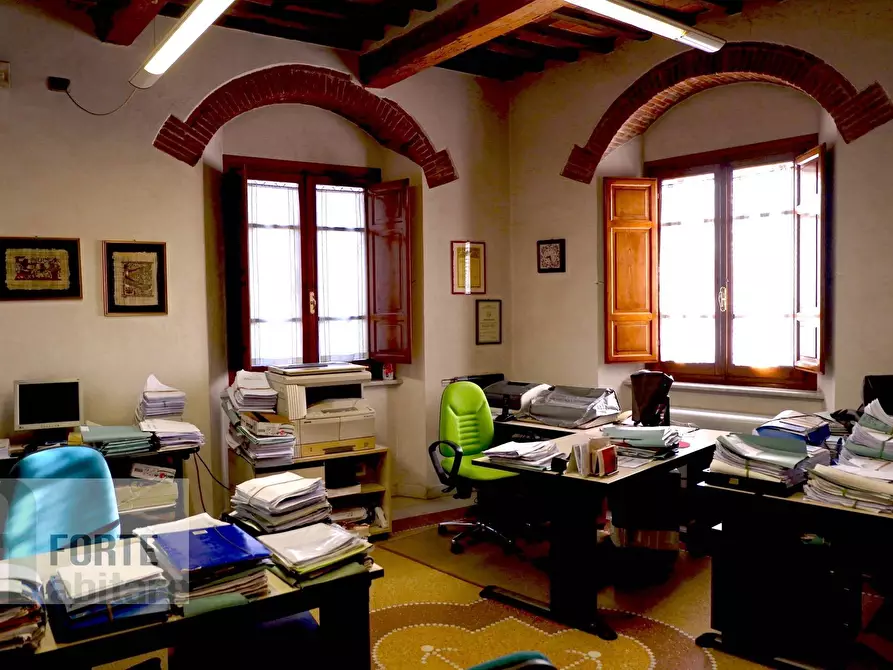 Immagine 1 di Ufficio in affitto  a Pietrasanta