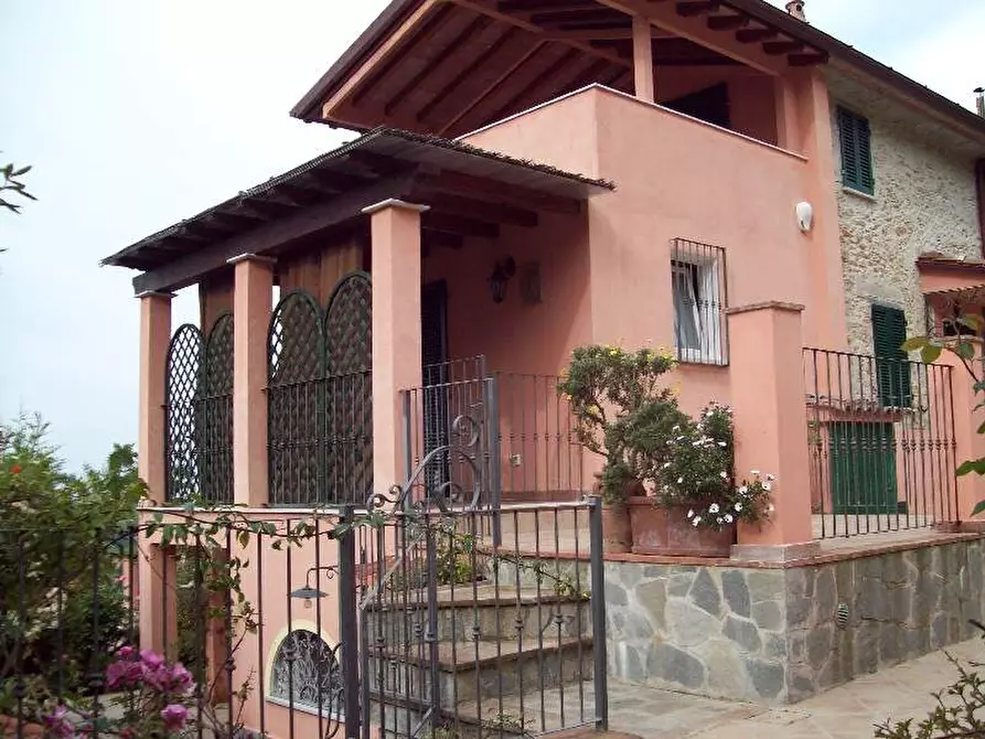 Immagine 1 di Casa indipendente in vendita  in seravezza a Seravezza