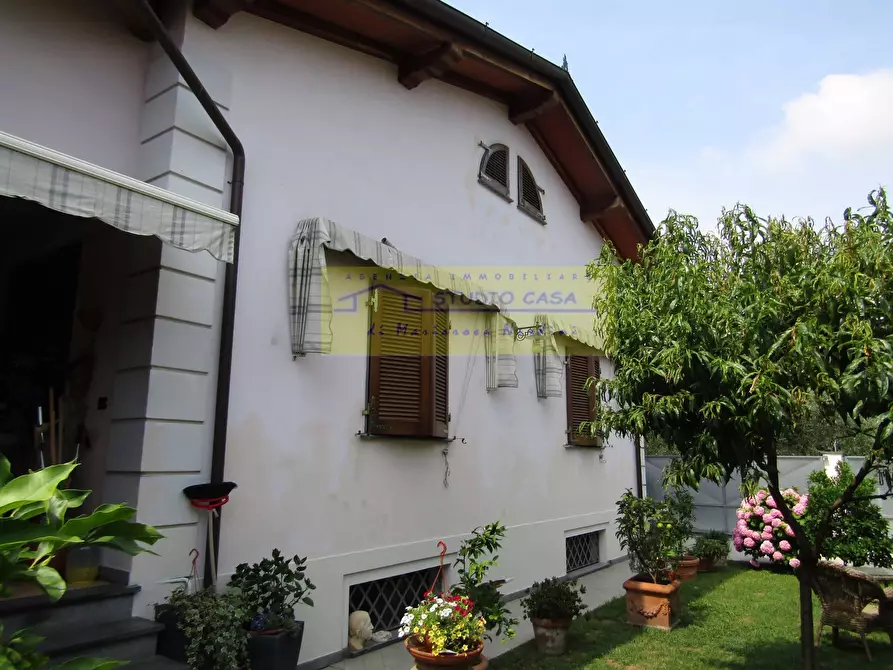 Immagine 1 di Villa in vendita  in via federigi a Seravezza