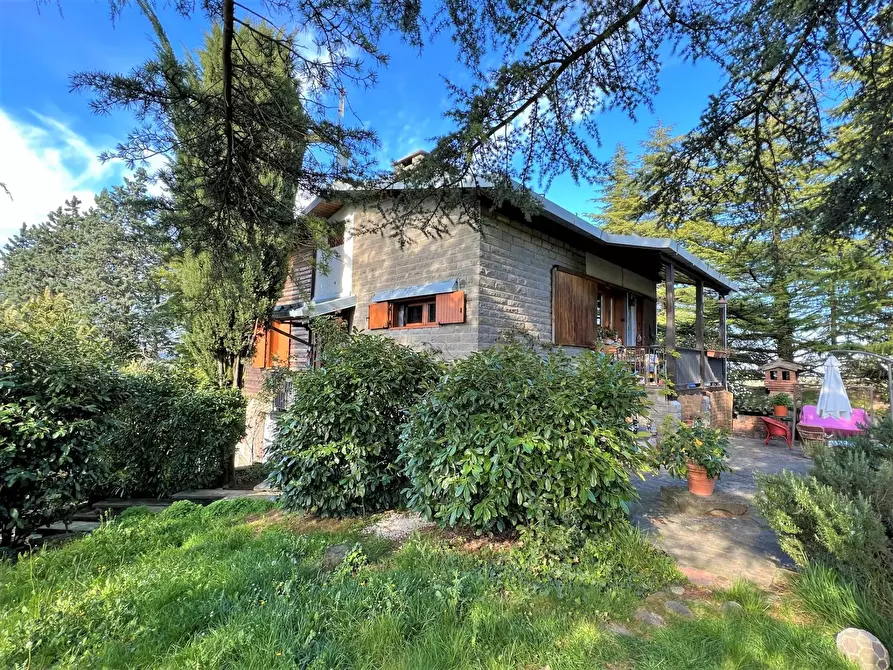 Immagine 1 di Villa in vendita  in VIA MONTELUNGO a Pianoro