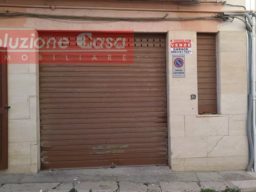 Immagine 1 di Locale commerciale in vendita  in Via Rapisardi a Canosa Di Puglia