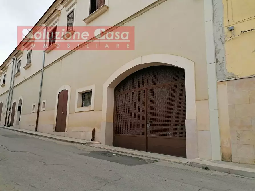 Immagine 1 di Magazzino in vendita  in Corso Traiano a Canosa Di Puglia