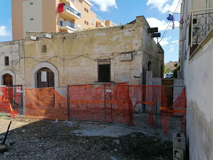 Immagine 1 di Casa indipendente in vendita  in viale I Maggio a Canosa Di Puglia
