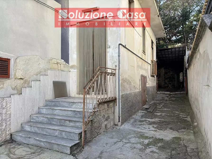 Immagine 1 di Casa indipendente in vendita  in via Corsica a Canosa Di Puglia