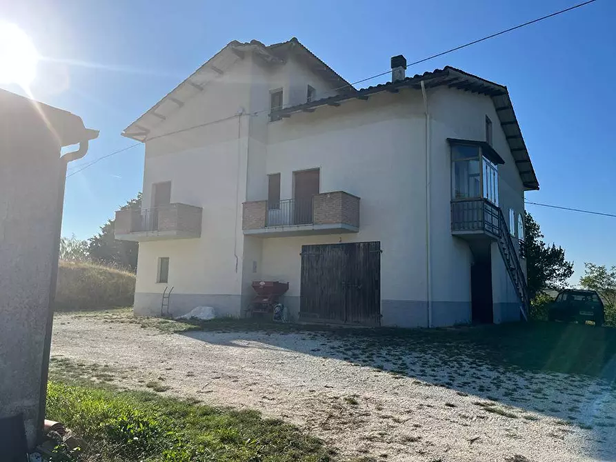 Immagine 1 di Villa in vendita  a Arcevia