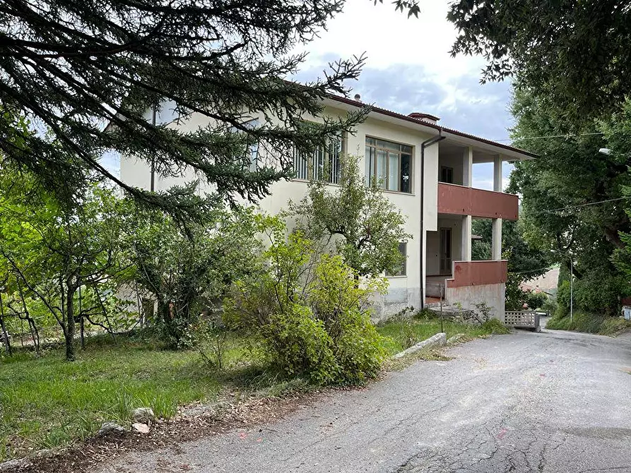 Immagine 1 di Villa in vendita  a Fabriano