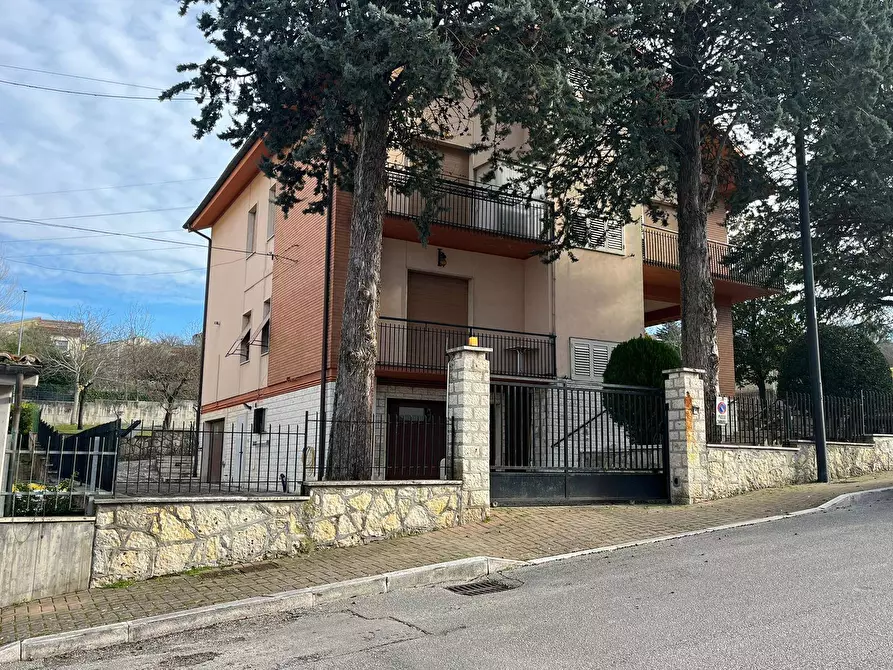 Immagine 1 di Casa indipendente in vendita  in via serraloggia a Fabriano