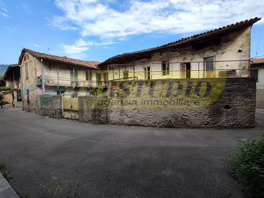 Immagine 1 di Villa in vendita  a Almenno San Bartolomeo