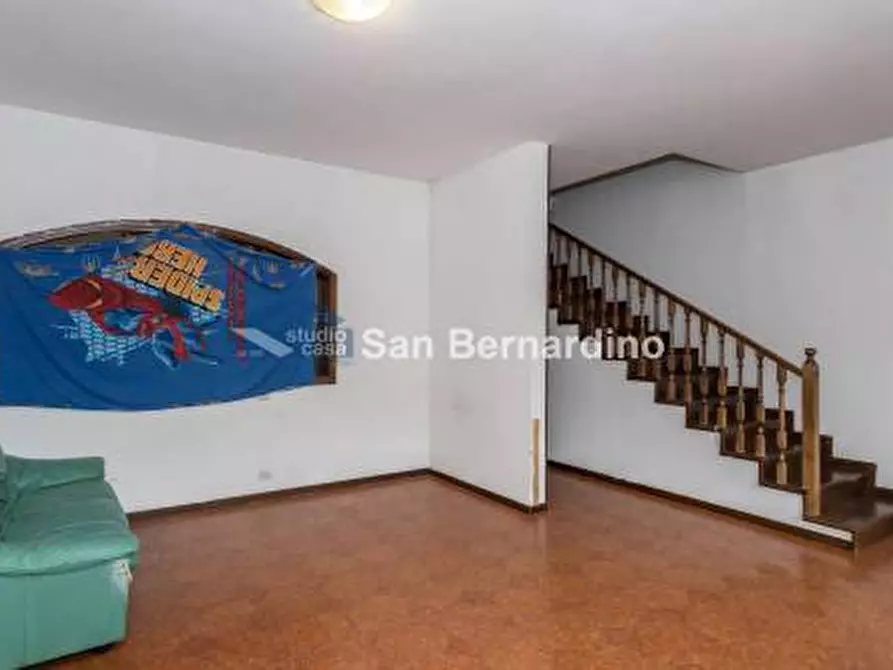 Immagine 1 di Villa in vendita  in VIA ROMA a Azzano San Paolo