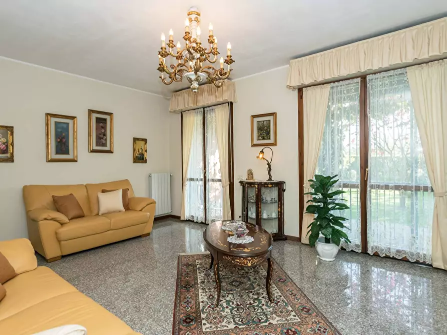 Immagine 1 di Villa in vendita  in Via Campagnola a Bergamo