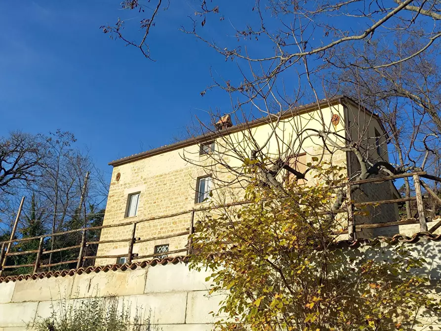Immagine 1 di Casa indipendente in vendita  in portone a Belforte Del Chienti