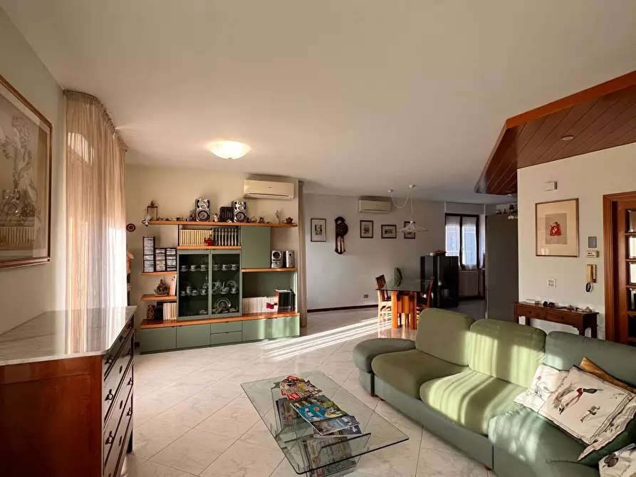 Immagine 1 di Appartamento in vendita  in contrada Tenna a Rapagnano
