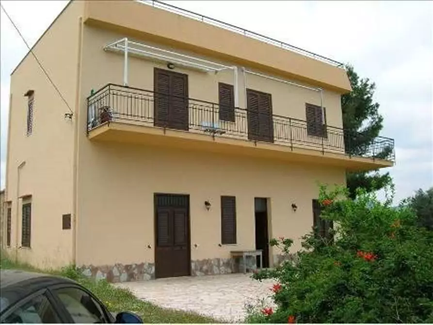 Immagine 1 di Appartamento in affitto  in Fraginesi a Castellammare Del Golfo