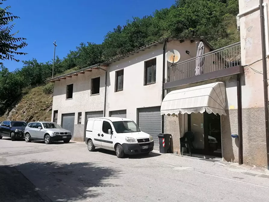 Immagine 1 di Magazzino in vendita  in Valleremita a Fabriano