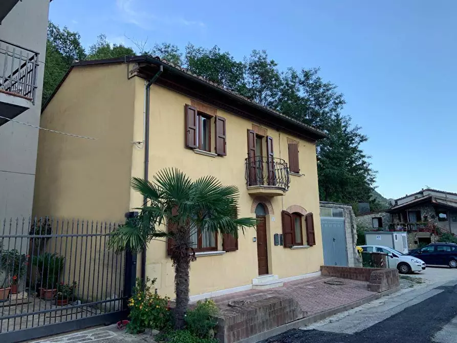 Immagine 1 di Casa indipendente in vendita  in Fr. Camponocecchio a Genga