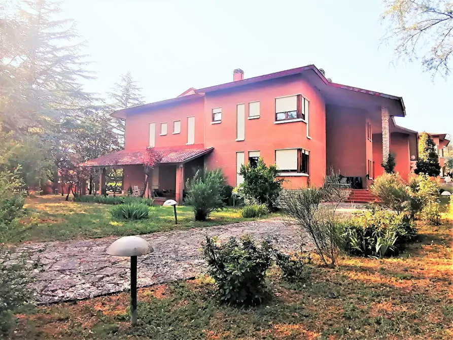 Immagine 1 di Villa in vendita  in Via Vepre a Cerreto D'esi