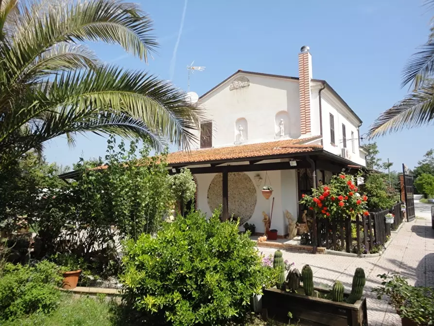 Immagine 1 di Villa in vendita  in Via coppetella a Jesi