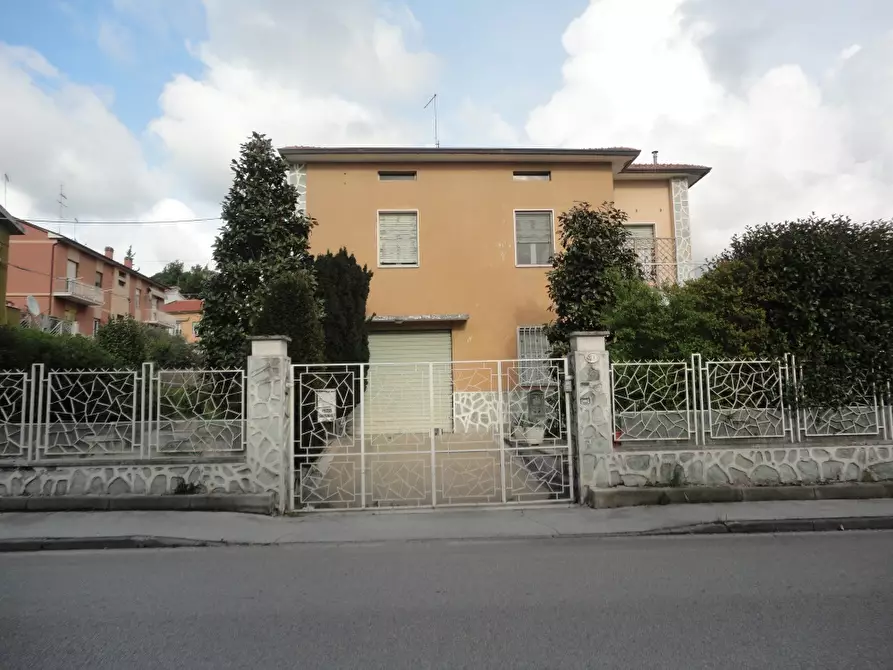 Immagine 1 di Villa in vendita  in via San  Marcello a Jesi