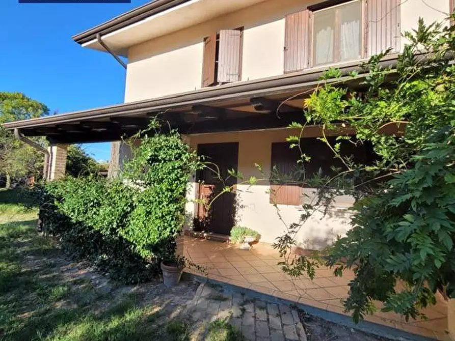 Immagine 1 di Villa in vendita  in Via Cassegliano a Capriva Del Friuli