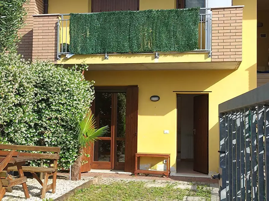Immagine 1 di Villa in vendita  in via Medeot a Capriva Del Friuli