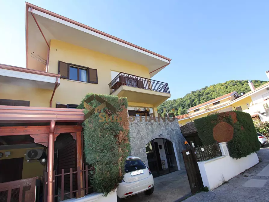 Immagine 1 di Villa in vendita  in I TRAVERSA VIA DEI  MILLE a Altilia