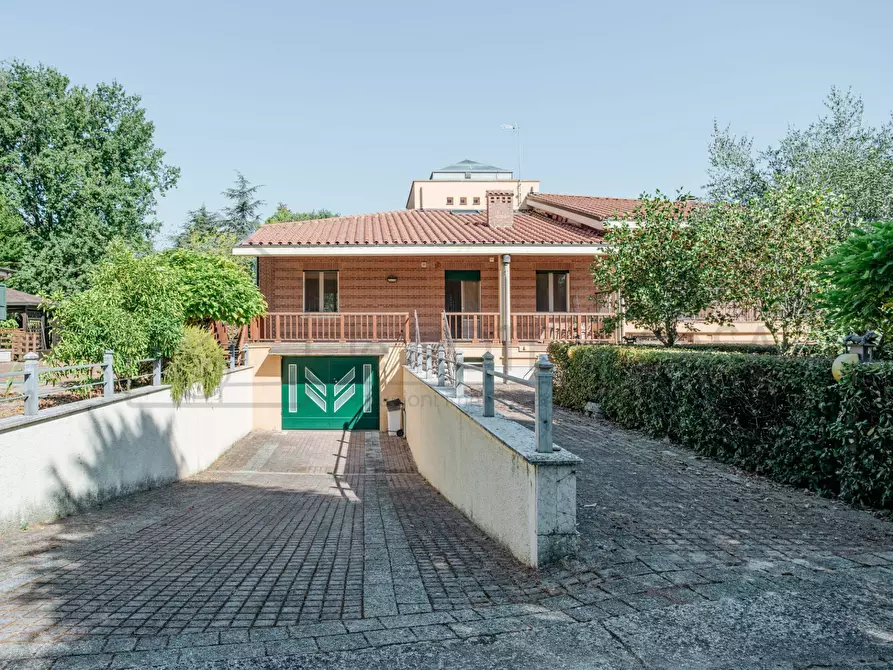 Immagine 1 di Villa in vendita  a Santarcangelo Di Romagna