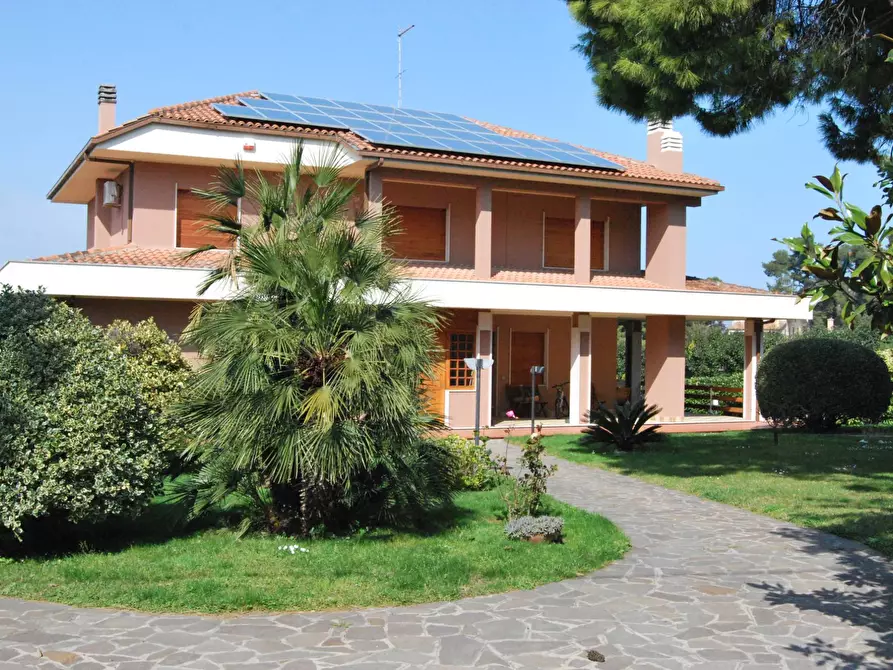 Immagine 1 di Villa in vendita  in Strada Comunale Pianacci a Montesilvano