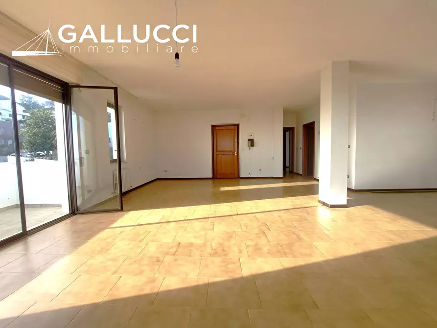 Immagine 1 di Appartamento in vendita  in via gran paradiso a Montesilvano