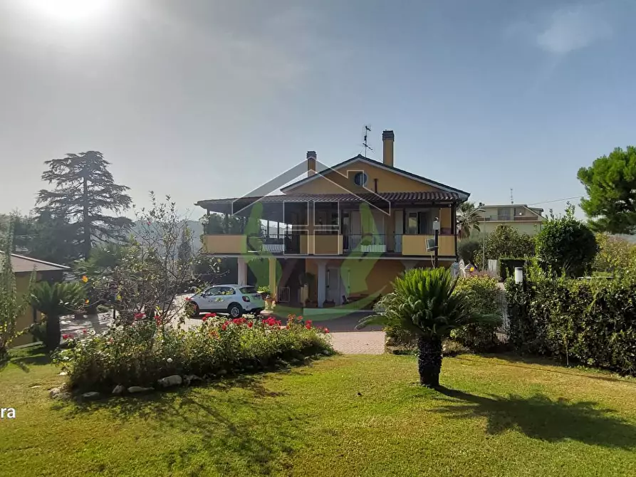 Immagine 1 di Villa in vendita  in Contrada Collelungo a Monsampolo Del Tronto
