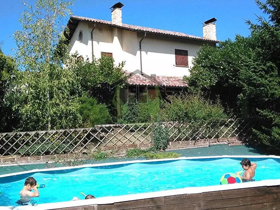 Immagine 1 di Villa in vendita  in Via della liberazione a L'aquila