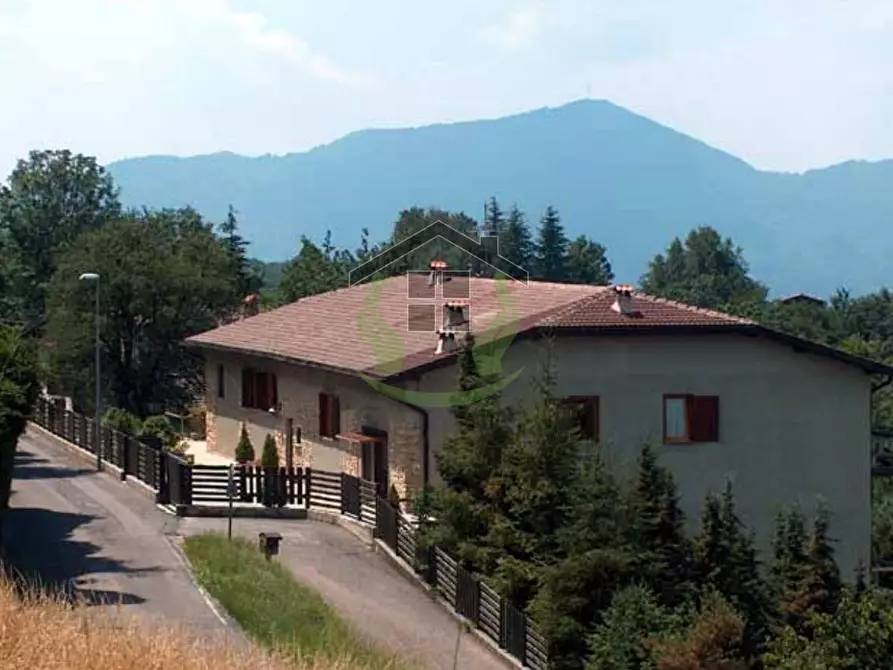 Immagine 1 di Villa in vendita  in Miragolo San Salvatore a Zogno