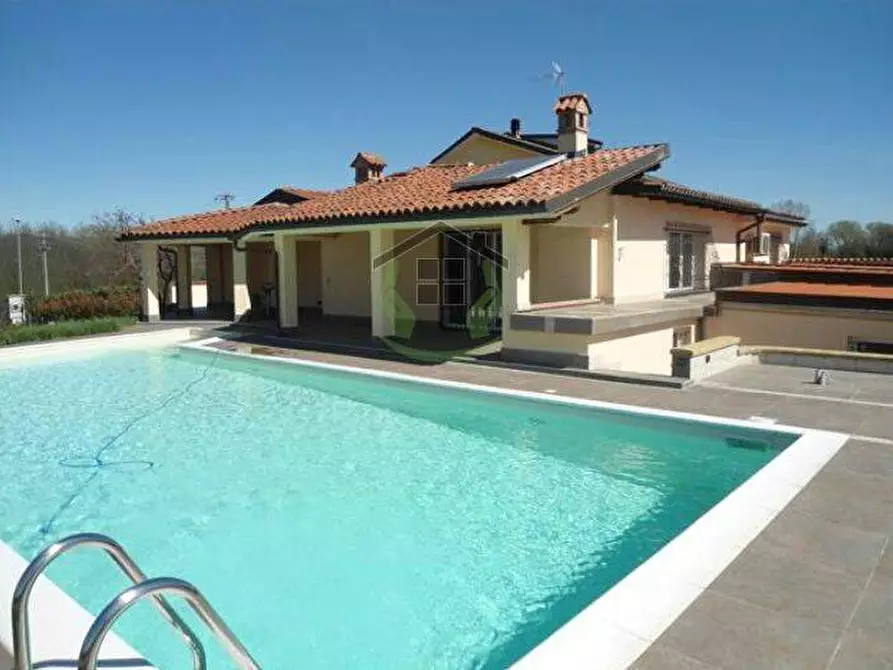 Immagine 1 di Villa in vendita  in Viale Cremona a Chignolo Po