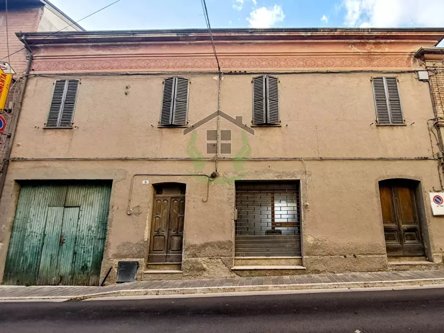 Immagine 1 di Palazzo in vendita  in Via Roma a Montalto Delle Marche