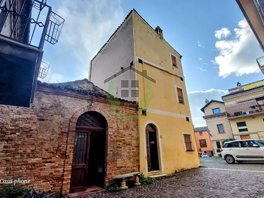 Immagine 1 di Casa indipendente in vendita  in Largo Castello a Mosciano Sant'angelo