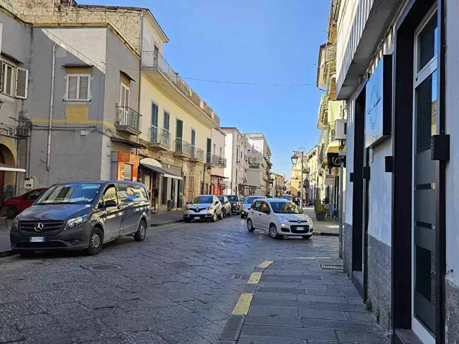 Immagine 1 di Locale commerciale in affitto  a Pomigliano D'arco